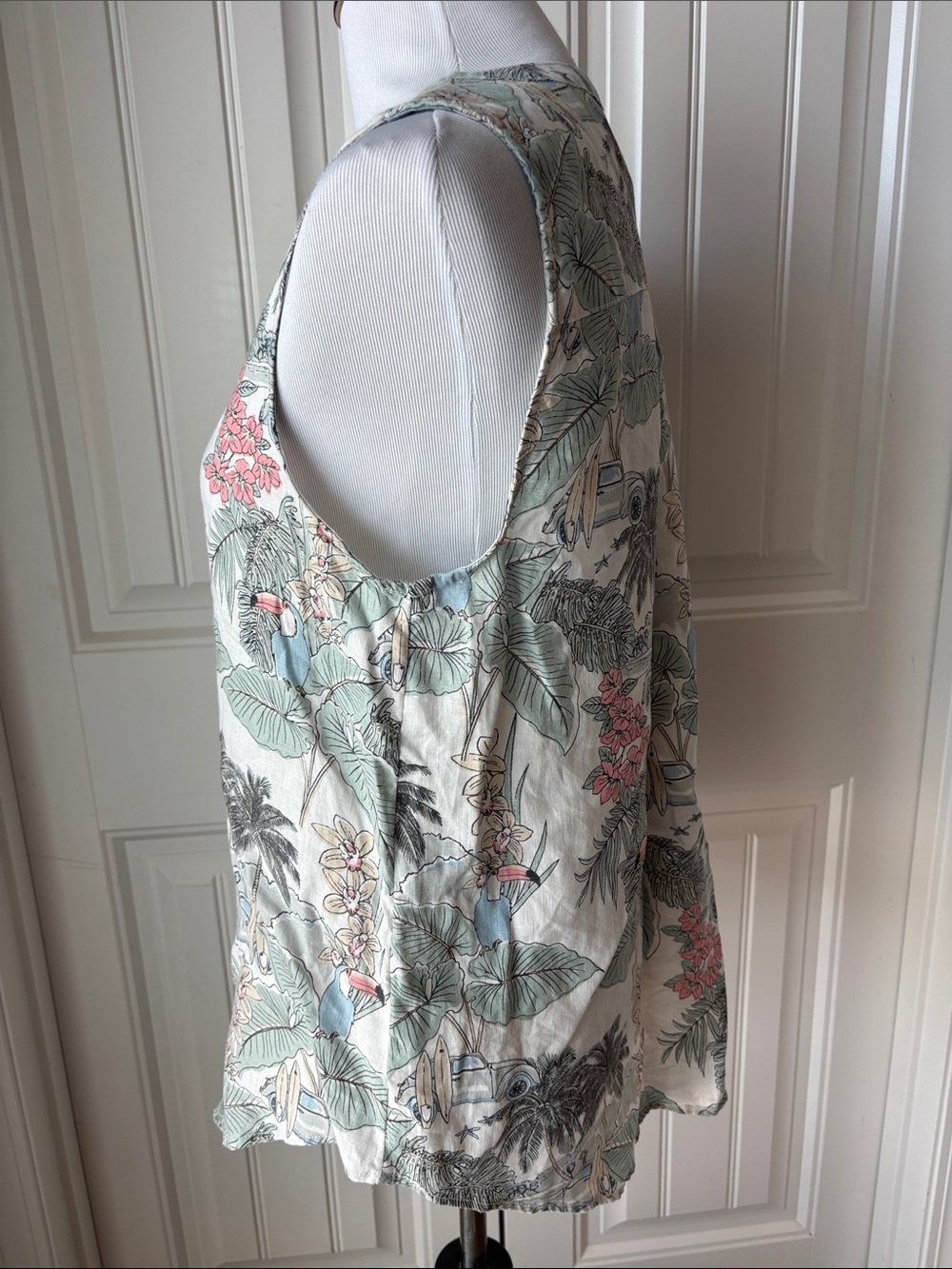 C&C California Light Aqua Floral 100% sleeveless Linen Blouse - Picture 4 of 7